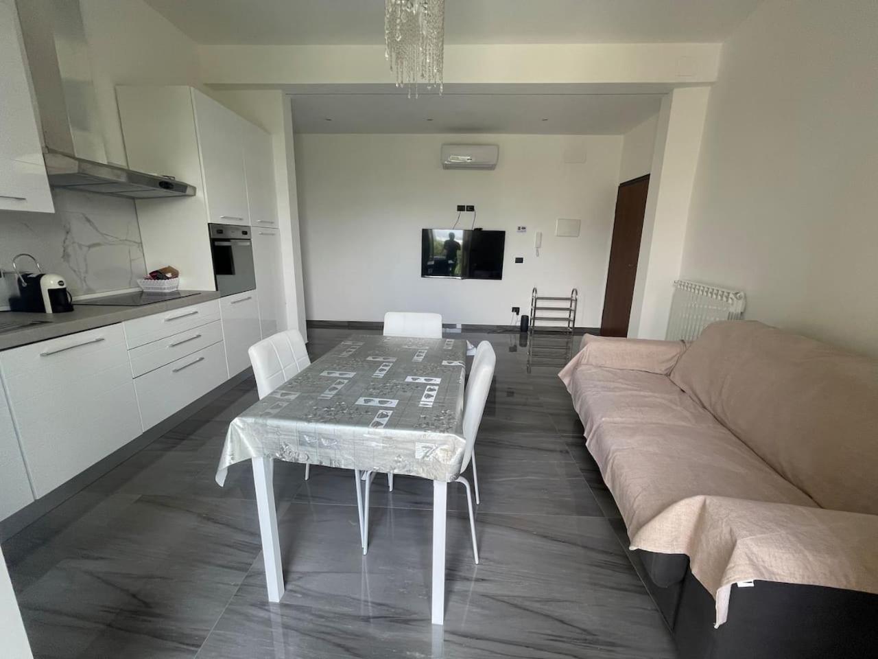 Autumn Apartment Vado Ligure Exterior photo